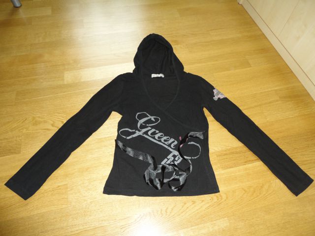 Majica črna na preklop s kapuco, velikost S, znamka In Voga, 3 eur + ptt