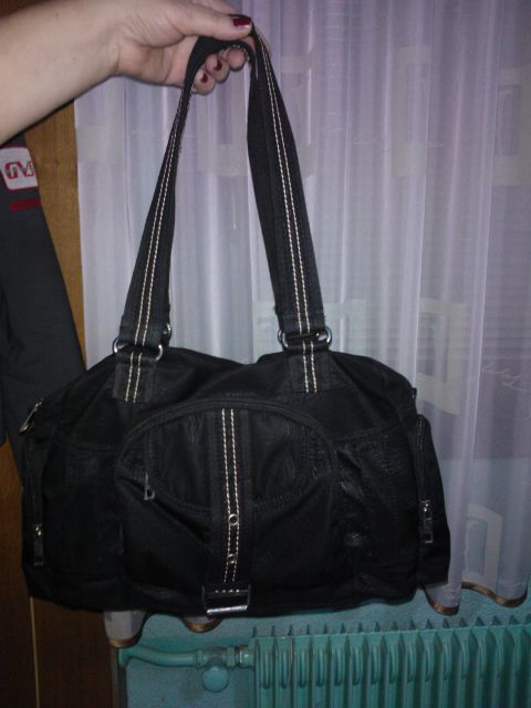 Črna torbica iz blaga
