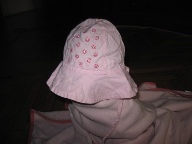 roza klobuk za zavezat vel.47, 2€
