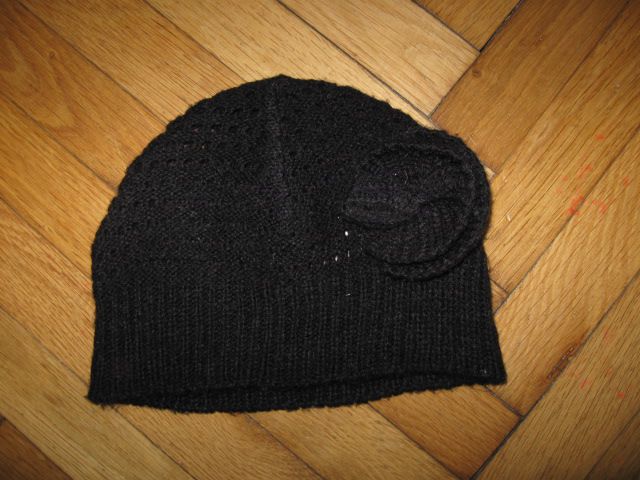 črna prehodna kapa za 2/3 leta ( obseg 52cm), 1,5€