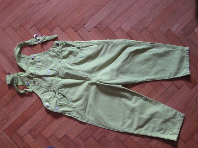 živo zelene dolge hlače iz jeansa na naramnice, št.104, 2€