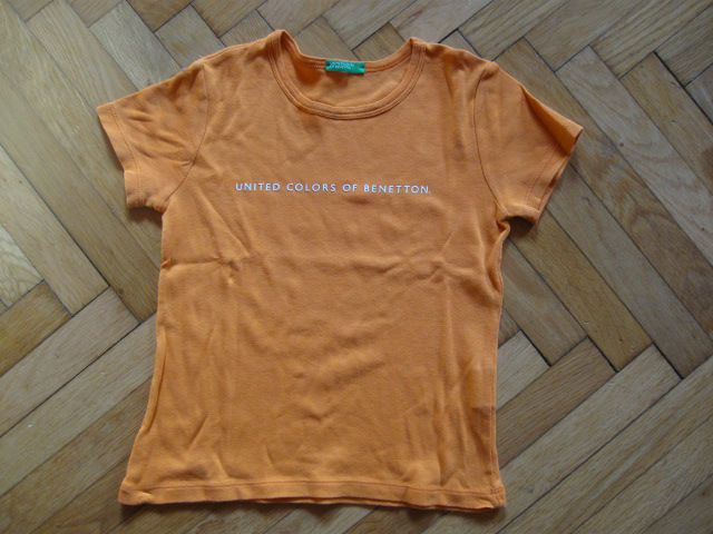 Oranžna majica Benetton, vel.104 (čeprav piše 110), 1,5€