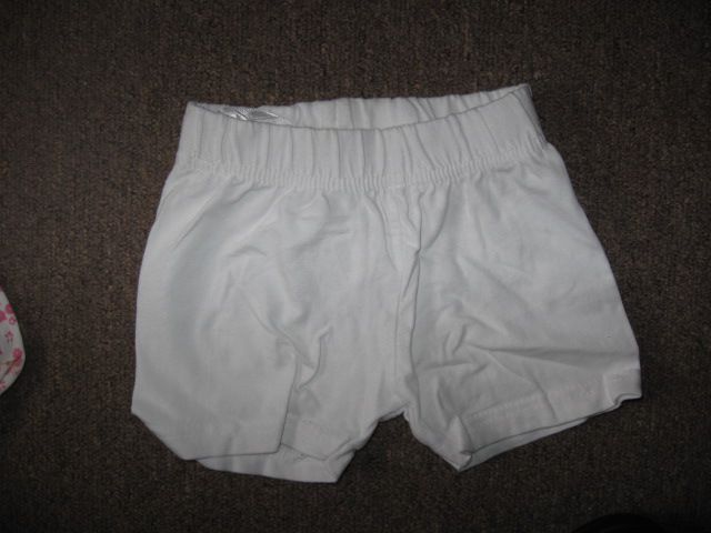 bele kratke hlače vel.92/98, 1€