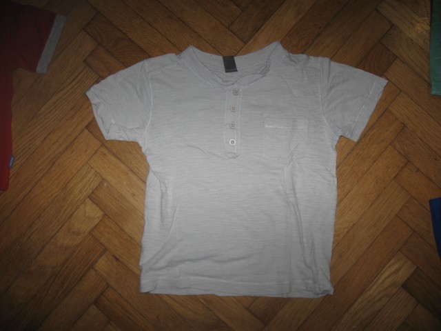 siva majica Zara vel.98, 1,5€