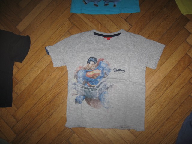 majica Superman vel.104, 2€