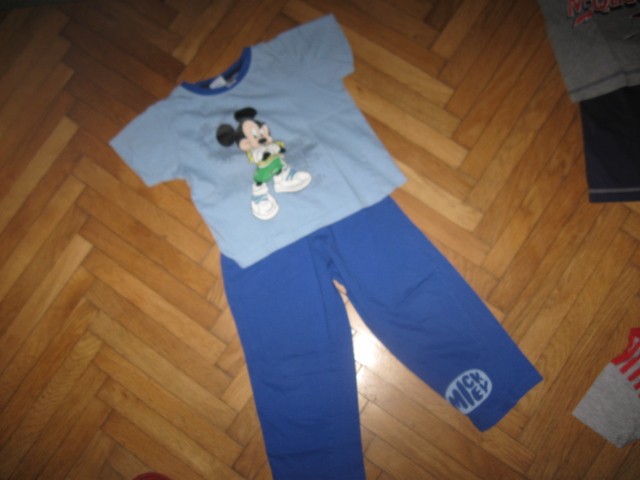 Poletna pižama Disney vel.98/104, 3,5€