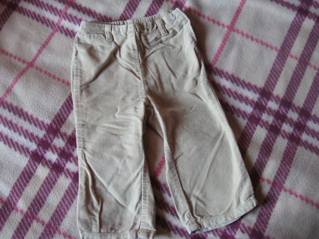 Bež žametne hlače Benetton, št.82, 1,5€