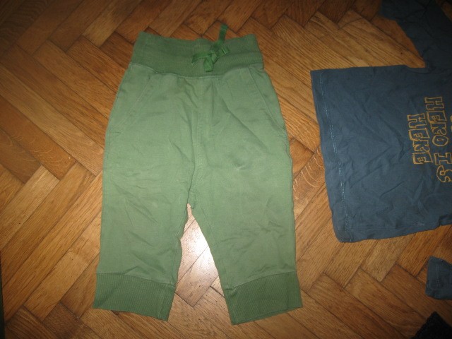 športne hlače Benetton vel.80, 2€