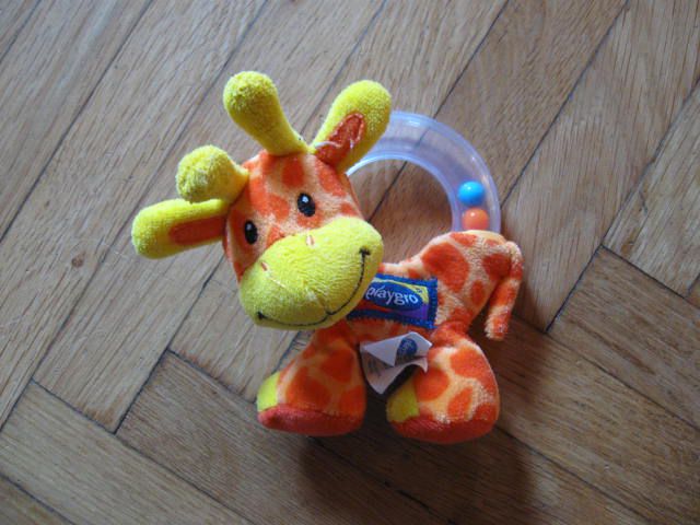nerabljena ropotulja žirafa Playgro, 2,5€