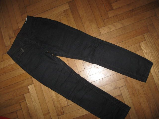 Tanke črne jeans hlače Crash One z regulacijo vel.140, 3€