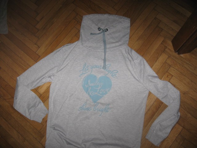 pulover Colours of the world vel.XL, 5€