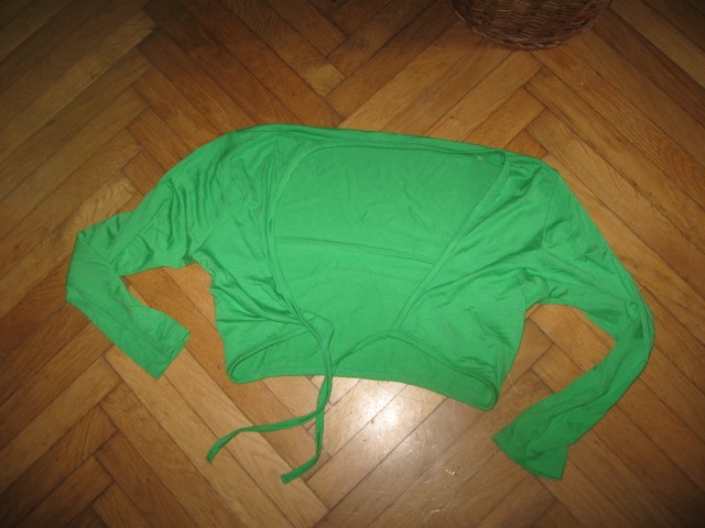 bolero Miss moj vel.M, 3€