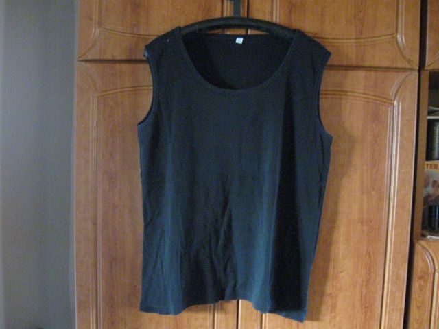 črn top vel.46/48, 3€