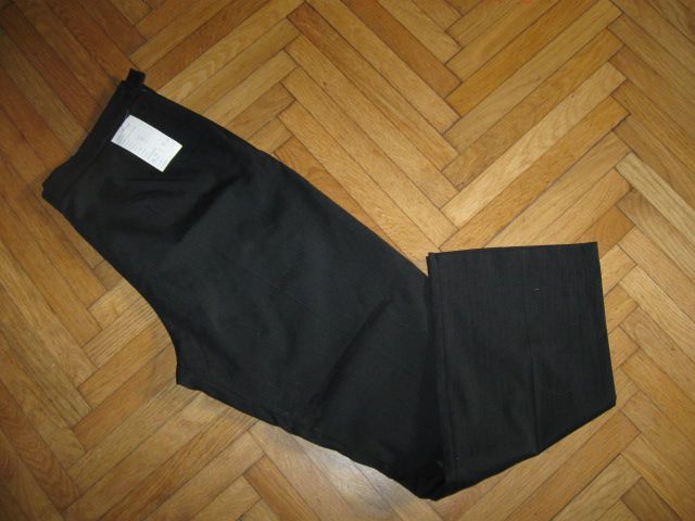 Elegantne hlače z etiketo št.48, 8€