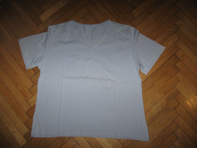 svetlo modra majica na V-izrez št.46, 2€