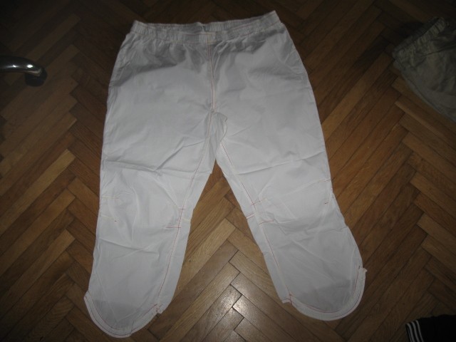 Bele poletne 3/4 hlače vel.48, 3€