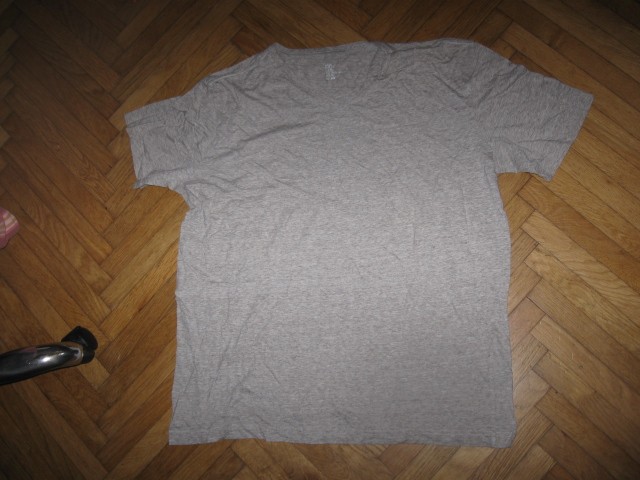 Majica s kratkimi rokavi H&M vel.XL (vel.185 oz.16 let), 2€