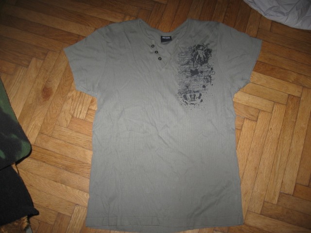 majica s kratkimi rokavi Smog vel.L, 2€