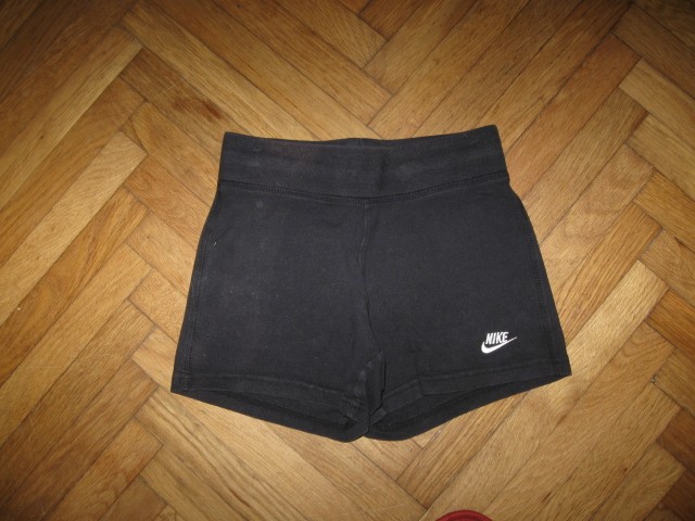 kratke hlače Nike vel.128/140, 3€