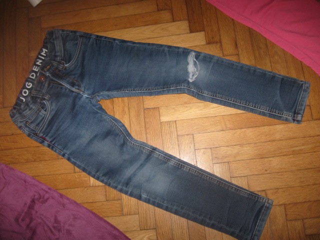 jeans hlače z regulacijo vel.128, 2€