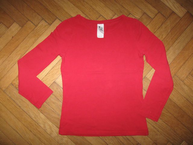 Rdeča majica C&A vel.134/140, 2€