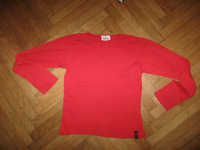 rdeča majica Crash One vel.134/140, 1,5€