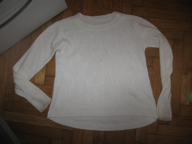 tanek pulover Mana vel.134/140, 2€