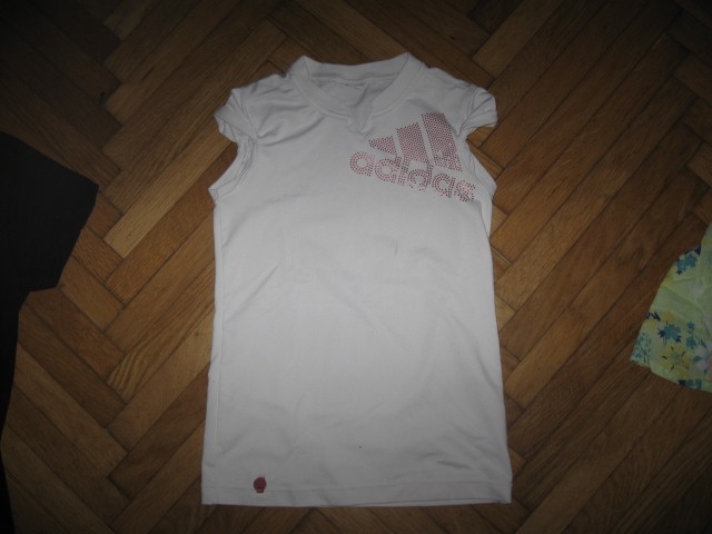 Majica za šport Adidas vel.140, 3€
