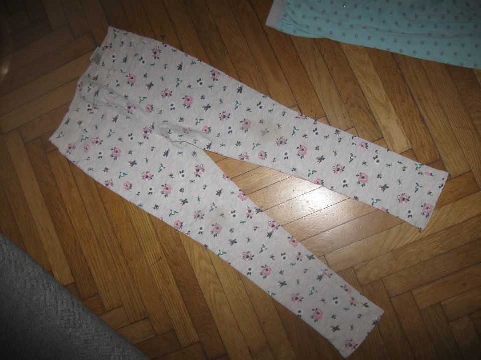 hlače izgled pajkic H&M vel.140, 2€ ali podarim