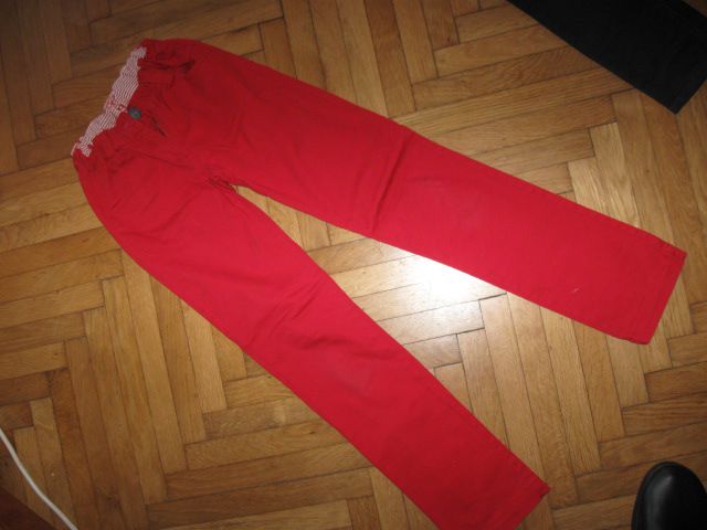 Rdeče jeans hlače vel.146, 3€