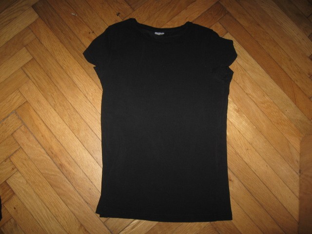 črna majica vel.146, 1,5€