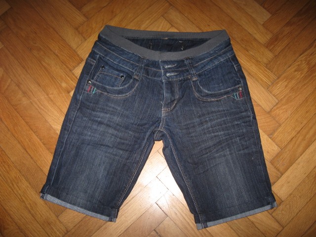 Jeans kratke hlače vel.146/152, 3€