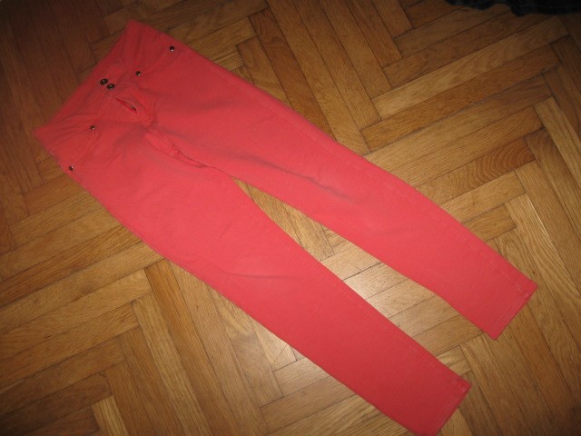 slim hlače oz.leggice H&M vel.146, 3€