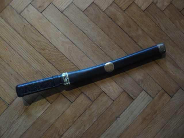črn plastičen meč z nožnico za ninjo, 2€