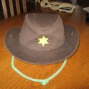 klobuk za šerifa H&M vel.104/116 (3 - 6 let), 6€
