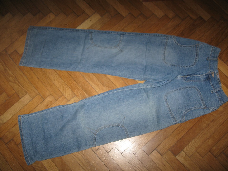jeans kavbojke Mana vel.152, 3€