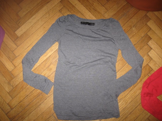 Majica Zara Basic vel.S (ustreza vel.152-164), 2€