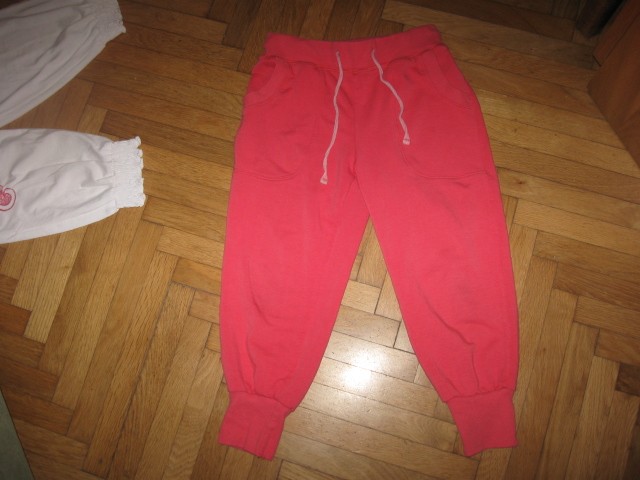 Bermuda kratke hlače Two way vel.XS, 3€