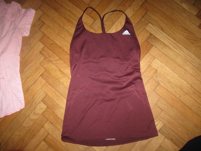 športna majica Adidas vel.XS (št.30/32), 3,5€