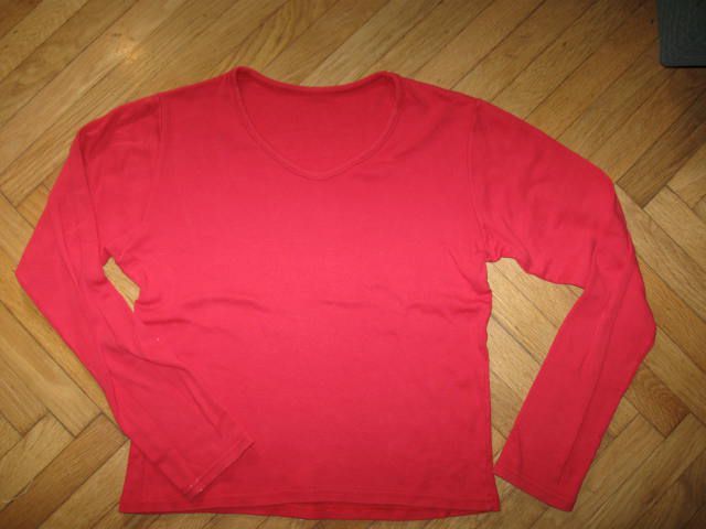 topla rdeča majica, vel.S, 1,5€