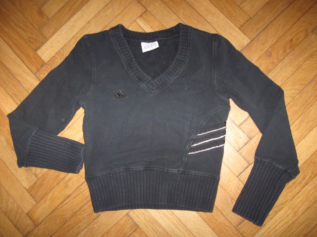 črn pulover Adidas vel.S, 5€