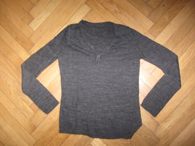 Tanek temno siv pulover vel.S, 2,5€