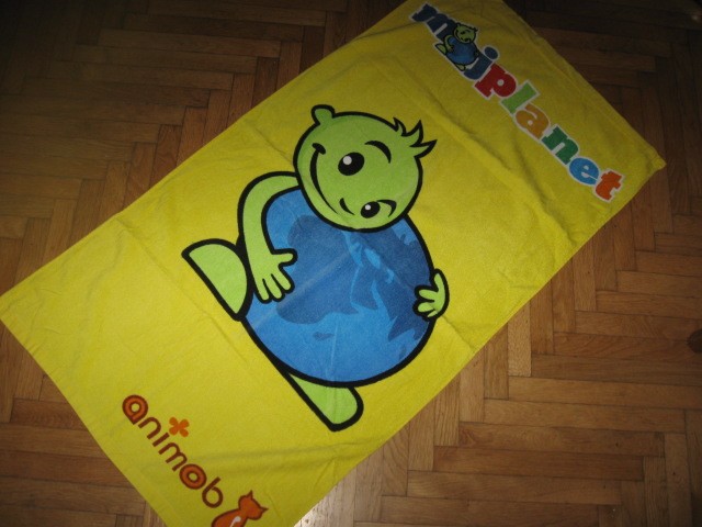Nova, nerabljena otroška brisača za plažo, 5€