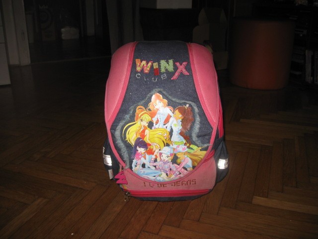 šolska torba Winx za 1. in 2.triado, 8€