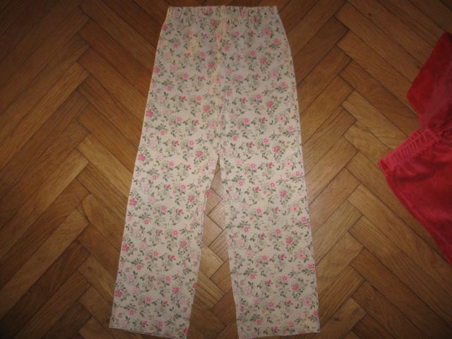 Elastične hlače z rožicami Topolino vel.110, 1,5€