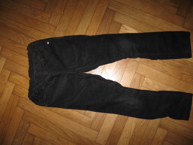 črne žametne hlače Kapp Ahl vel.116, 3€
