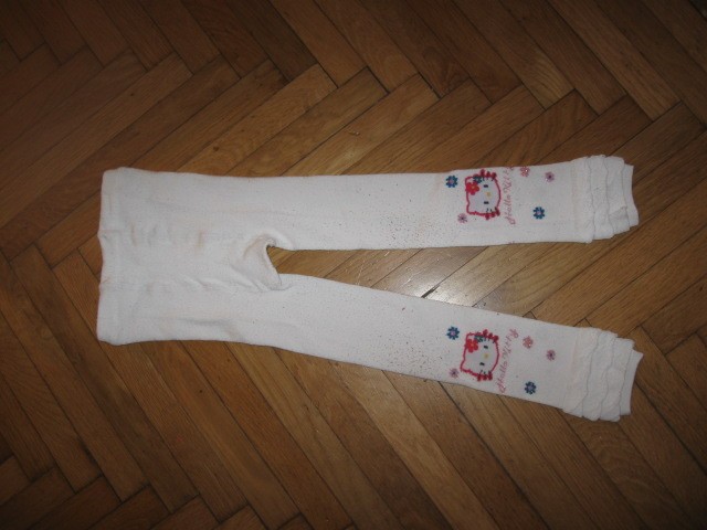 hlačne nogavice/žabe brez stopalk Hello Kitty vel.122, 1,5€