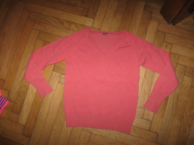 tanek pulover Zara vel.122/128, 2€