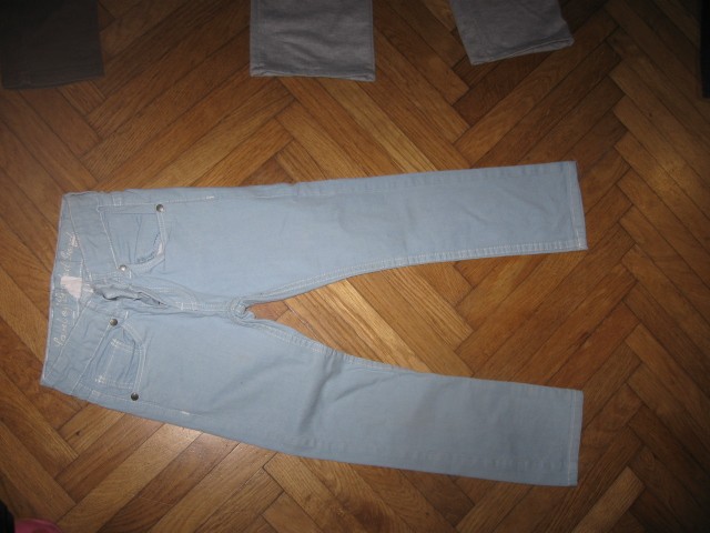 jeans hlače H&M z regulacijo vel.122, 2€