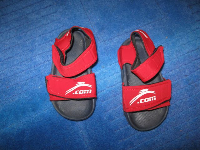 Rdeči sandali št.22, 2,5€